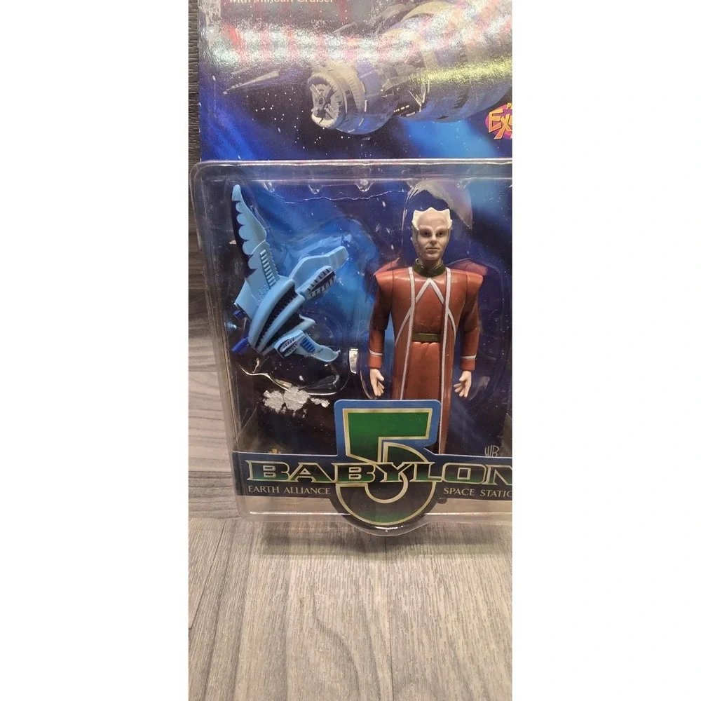 BABYLON 5 PREVIEWS EXCLUSIVE LENNIER ACTION FIGURE W/ MINBARI SHIP